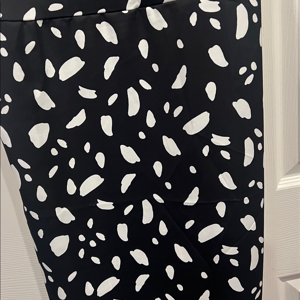 Old Navy Black and White Patterned Midi Dress - Picture 4 of 9
